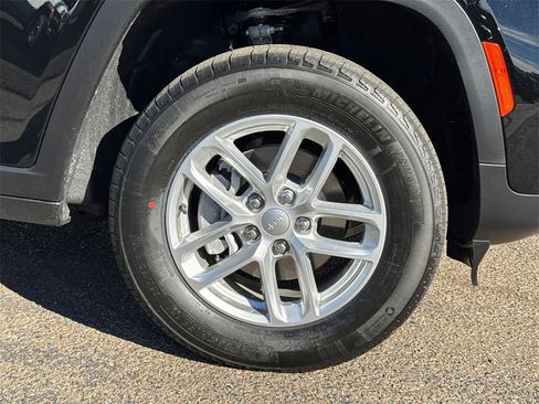 New 2025 Jeep Grand Cherokee Laredo w/ Luxury Tech Group I image 7