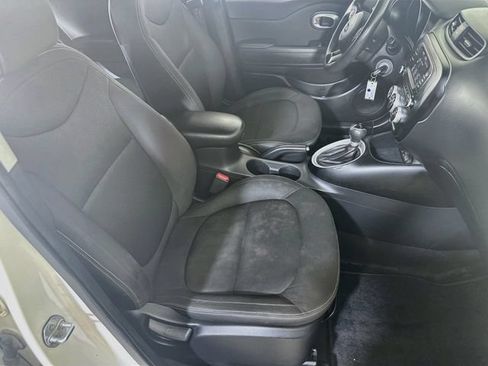 Used 2017 Kia Soul FWD image 12