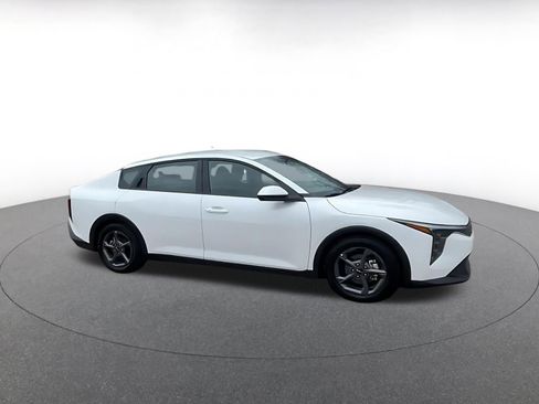 Used 2025 Kia K4 LXS image 2