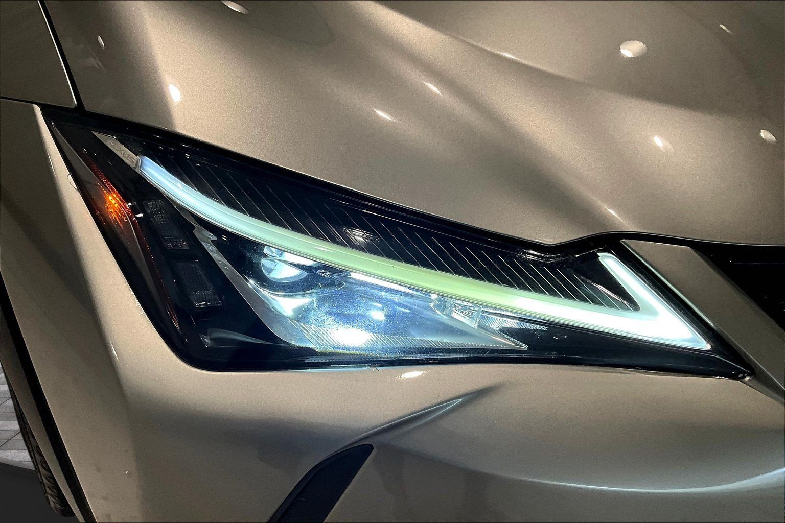 Used 2019 Lexus UX 250h w/ Accessory Package 2 AWD/4WD image 31