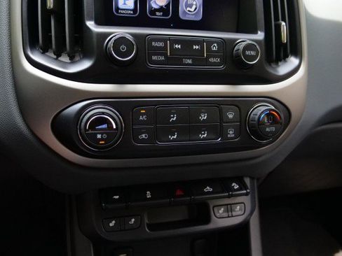 Used 2015 Chevrolet Colorado Z71 AWD/4WD image 5