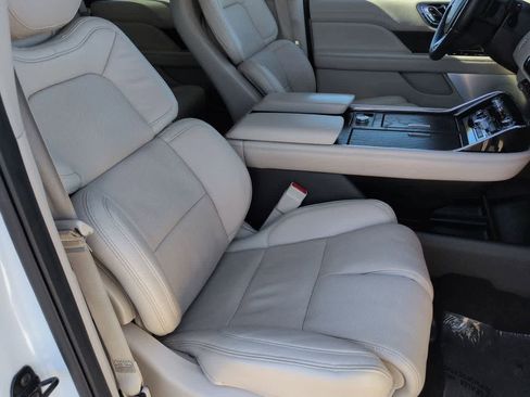 Used 2021 Lincoln Navigator Reserve w/ Luxury Package image 23