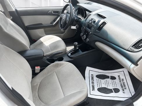 Used 2010 Kia Forte EX FWD image 10