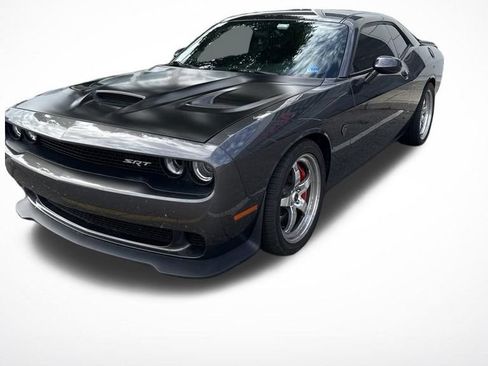 Used 2015 Dodge Challenger SRT Hellcat RWD image 2