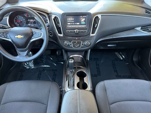 Used 2018 Chevrolet Malibu LT image 12