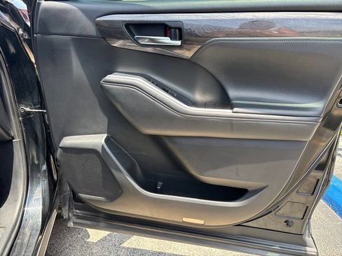 Used 2020 Toyota Highlander Limited FWD image 66