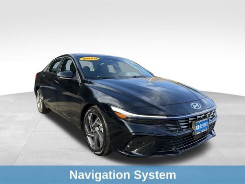 Used 2025 Hyundai Elantra SEL image 8