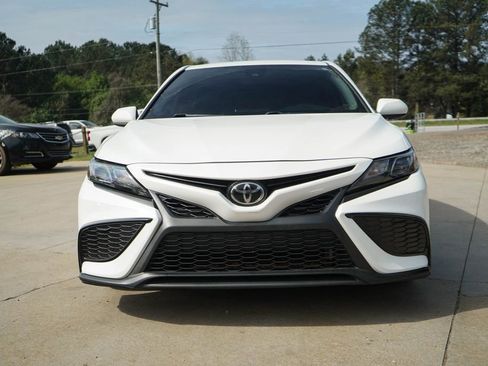 Used 2021 Toyota Camry SE image 10