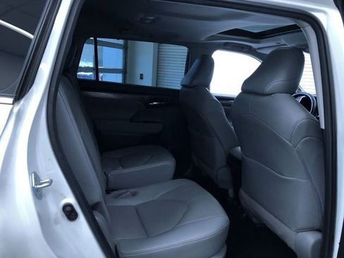 Certified 2021 Toyota Highlander Limited FWD image 21