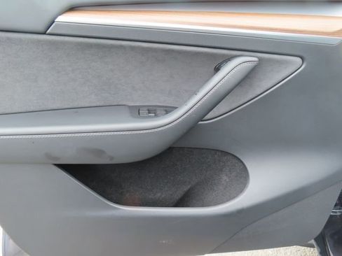 Used 2023 Tesla Model Y AWD image 12