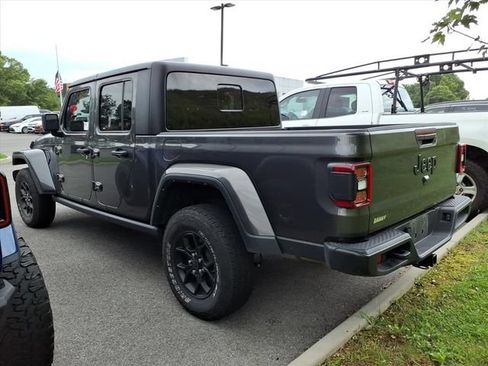 Used 2024 Jeep Gladiator Sport AWD/4WD image 9