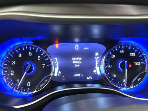 Certified 2022 Chrysler Pacifica Touring-L FWD image 14
