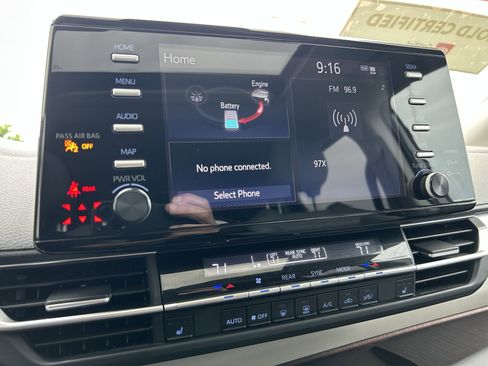 Certified 2024 Toyota Sienna XLE FWD image 28