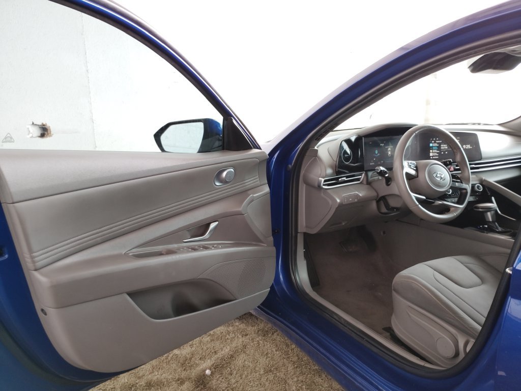 Used 2023 Hyundai Elantra SEL w/ Convenience Package FWD image 18