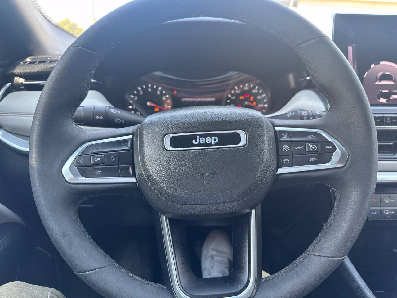 Used 2025 Jeep Compass Limited AWD/4WD image 9