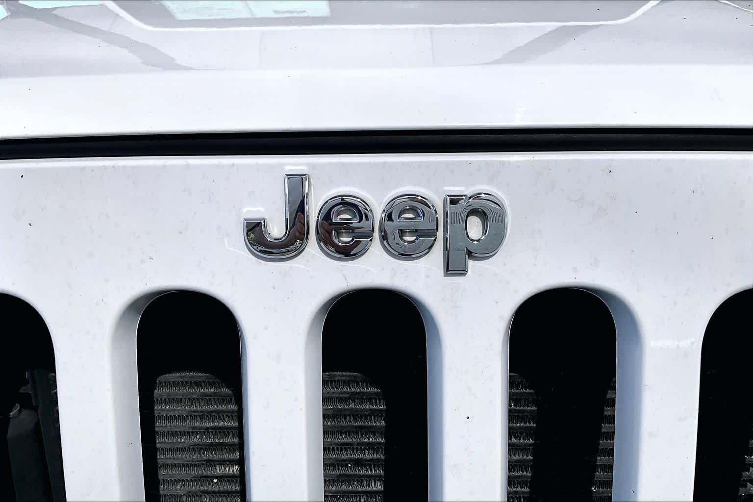 Used 2014 Jeep Wrangler Unlimited Rubicon w/ Connectivity Group AWD/4WD image 29