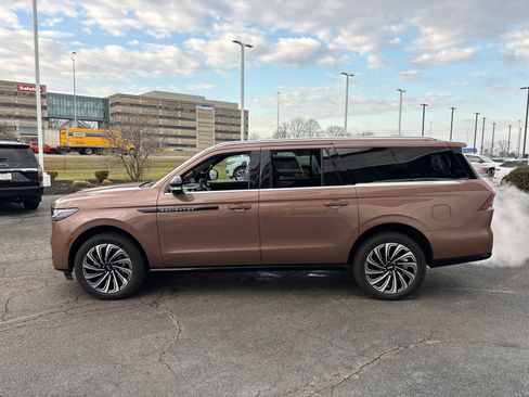 New 2025 Lincoln Navigator L Black Label image 4