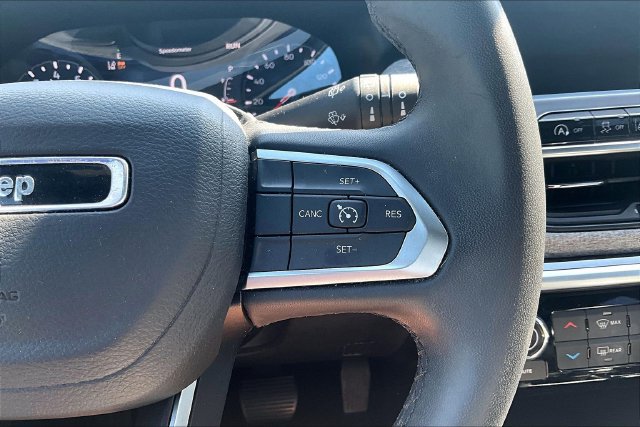 Used 2024 Jeep Compass Latitude AWD/4WD image 17