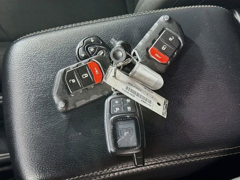 Used 2018 Jeep Wrangler Unlimited Sahara image 36