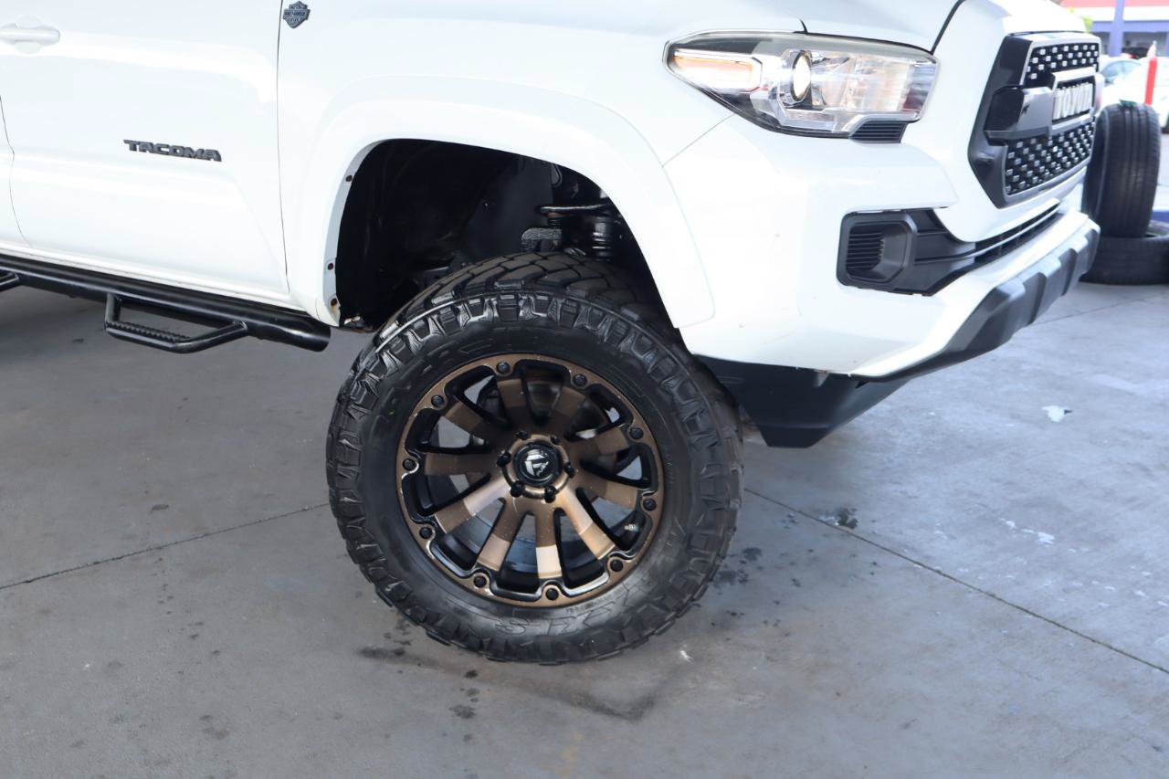 Used 2016 Toyota Tacoma TRD Sport AWD/4WD image 4