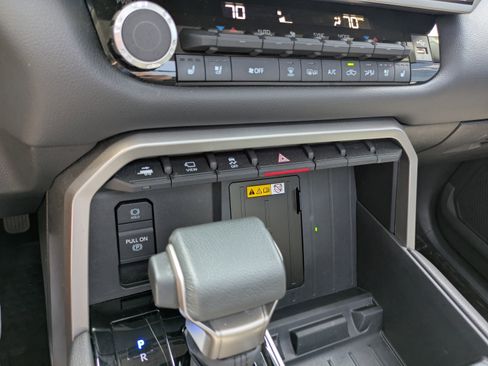 Used 2024 Toyota Tundra Limited image 19