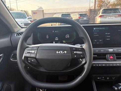 Used 2025 Kia K4 LXS image 33