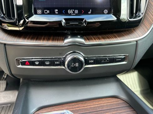 Used 2023 Volvo XC60 T8 Ultimate image 25