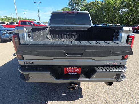 Used 2024 GMC Sierra 2500 AT4 w/ AT4 Premium Plus Package AWD/4WD image 9