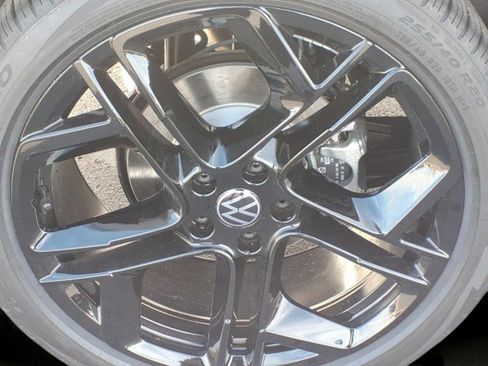 New 2026 Volkswagen Tiguan SE R-Line image 5