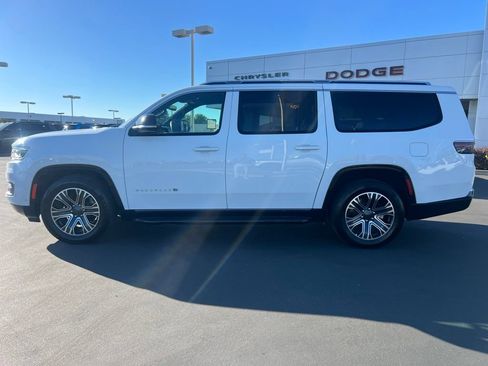 Used 2024 Jeep Wagoneer L Series II RWD image 17