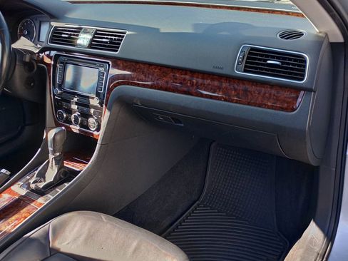 Used 2012 Volkswagen Passat 2.5 SEL image 21