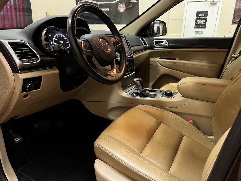 Used 2019 Jeep Grand Cherokee Limited AWD/4WD image 14