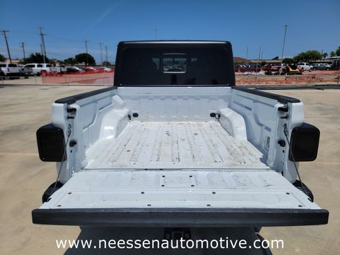 Used 2023 Jeep Gladiator Rubicon w/ LED Lighting Group image 33