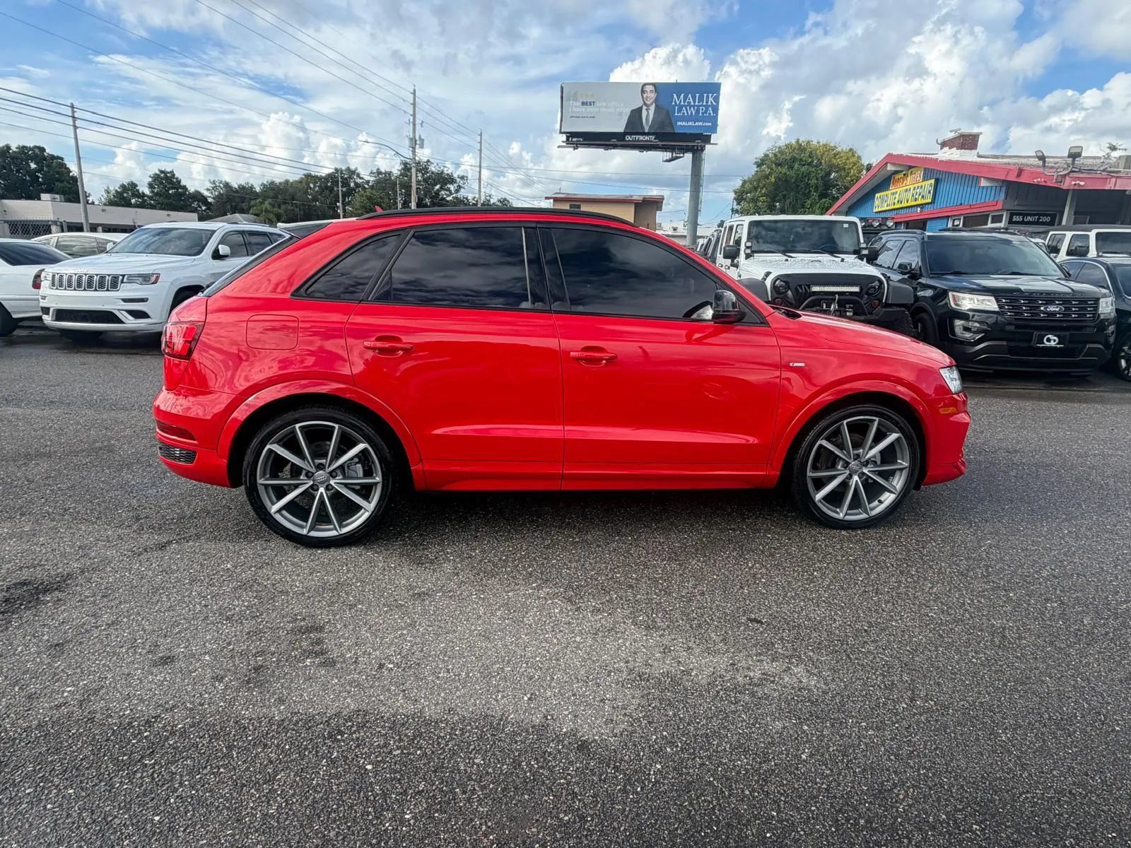 Used 2018 Audi Q3 2.0T Premium Plus w/ S Line Competition Package FWD image 4