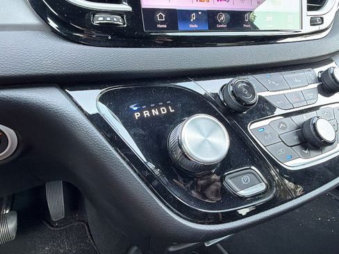 Used 2025 Chrysler Pacifica Select FWD image 29