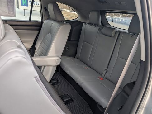 Used 2026 Toyota Highlander XLE image 21
