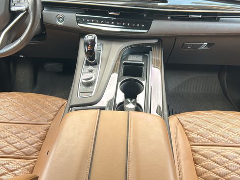 Used 2022 Cadillac Escalade ESV Premium Luxury RWD image 17