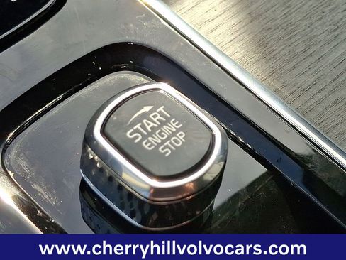 Certified 2025 Volvo XC60 B5 Plus w/ Protection Package Premier image 22