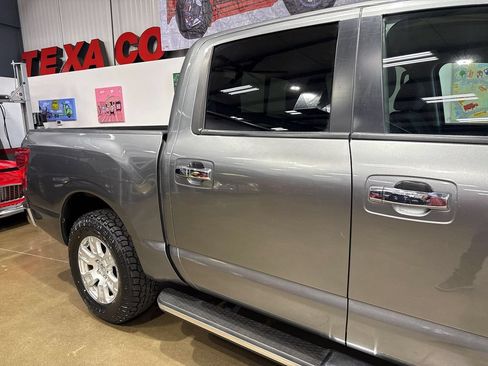 Used 2019 Nissan Titan SV AWD/4WD image 46