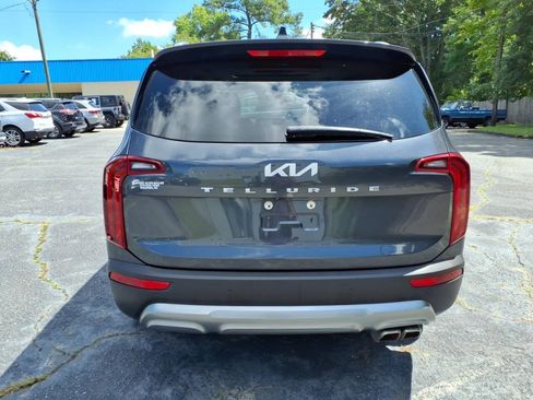 Used 2022 Kia Telluride S FWD image 4