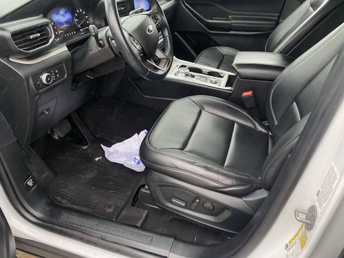 Used 2020 Ford Explorer XLT w/ Equipment Group 202A image 13