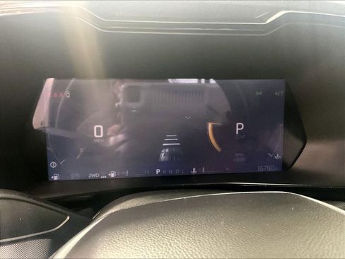 Used 2024 Chevrolet Colorado Z71 w/ Z71 Convenience Package 2 image 24