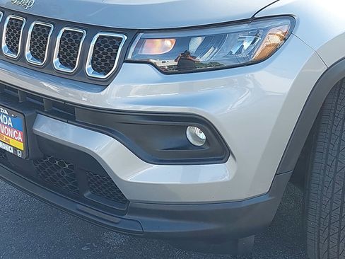 Used 2023 Jeep Compass Latitude image 30