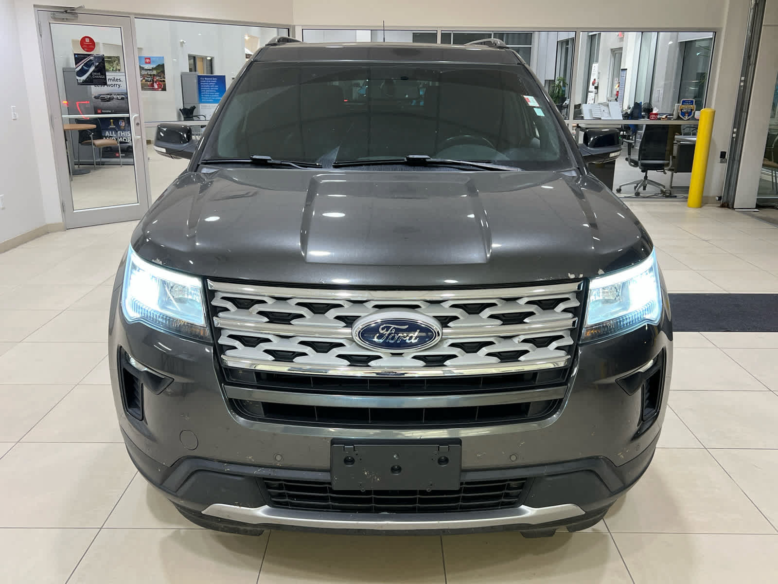 Used 2018 Ford Explorer XLT w/ Equipment Group 202A AWD/4WD image 2