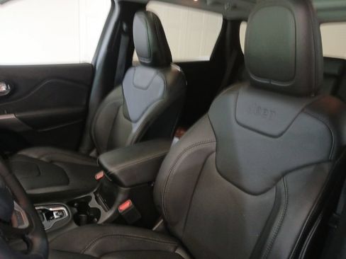 Used 2021 Jeep Cherokee Limited AWD/4WD image 16