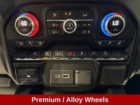 Used 2023 GMC Sierra 3500 Denali AWD/4WD image 17