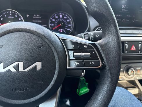 Used 2023 Kia Forte LXS FWD image 17