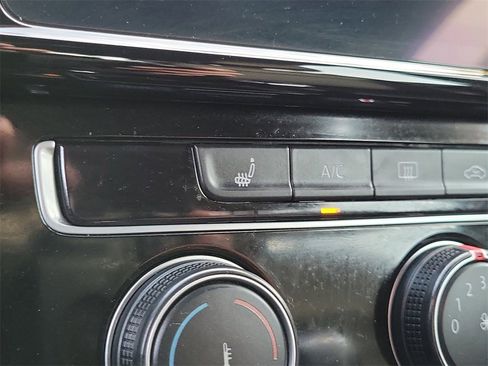 Used 2019 Volkswagen GTI SE image 10