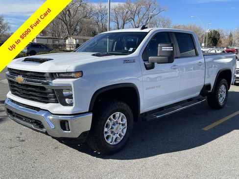 Used 2025 Chevrolet Silverado 2500 LT AWD/4WD image 3