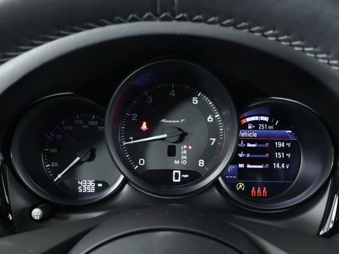 Certified 2026 Porsche Macan Turbo AWD/4WD image 16